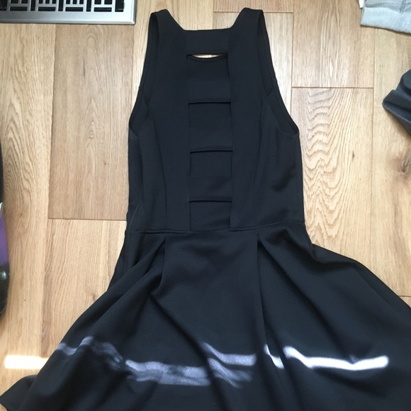 Too small - Picture 2 of 2